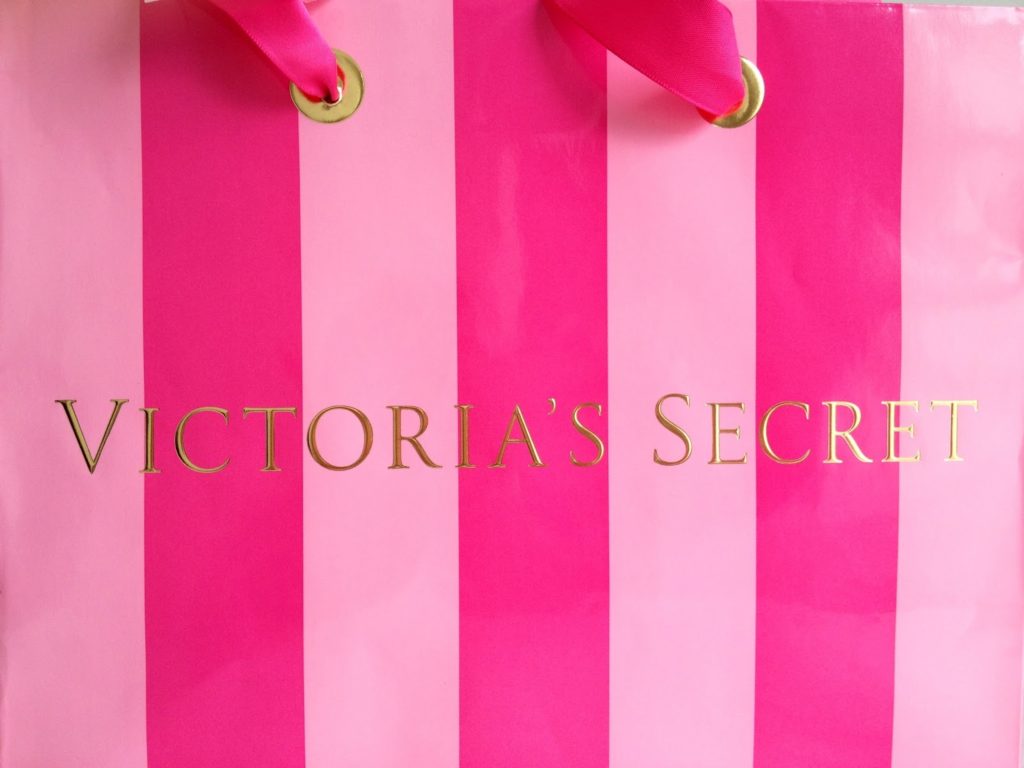 Victoria's Secret Shoplog The in Bed
