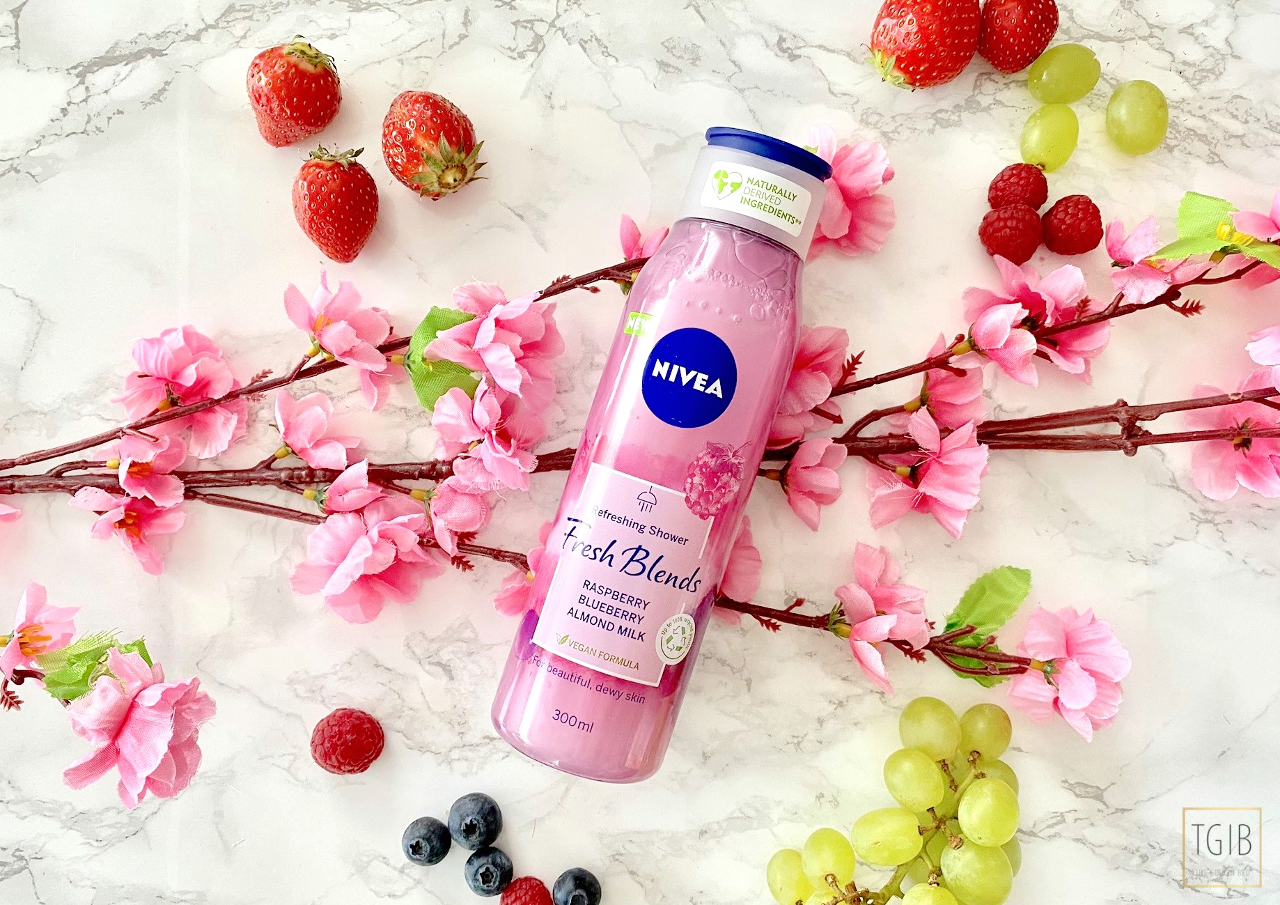nivea Fresh Blends Raspberry, Blueberry & Almond Milk